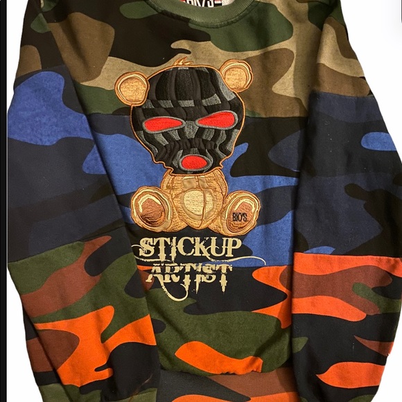 A  men’s sweater size medium - Picture 2 of 5